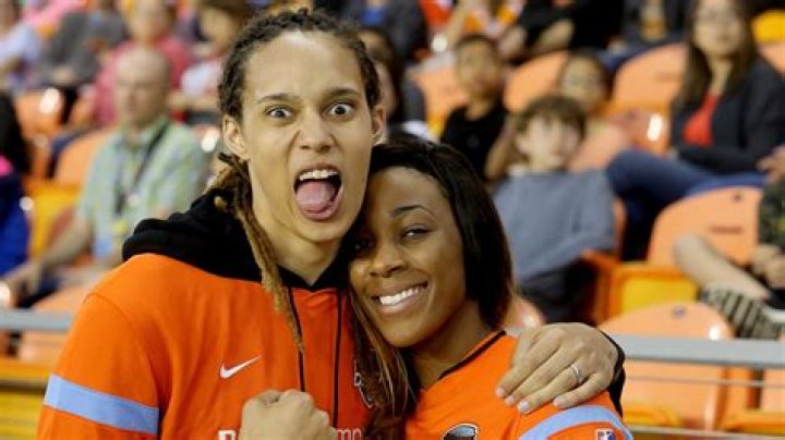 Does Brittney Griner still pay child support? How much child support does Brittany Griner pay? 1 Brittney Griner and Glory Johnson Children