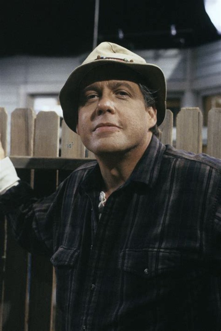 Earl Hindman