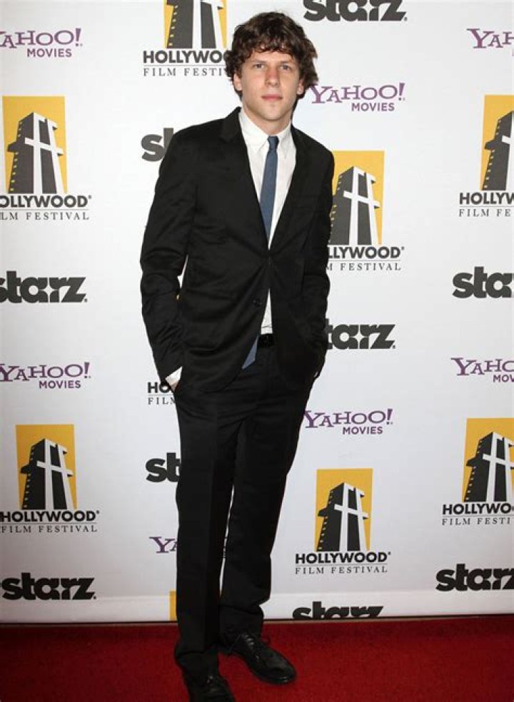 Jesse Eisenberg Age, Weight, Height, Measurements