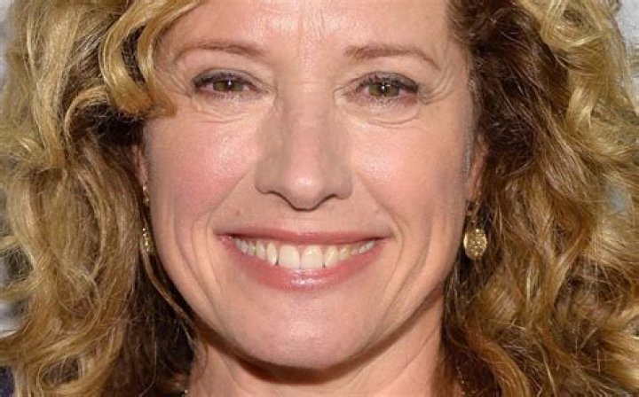 Nancy Travis Bra Size, Age, Weight, Height, Measurements