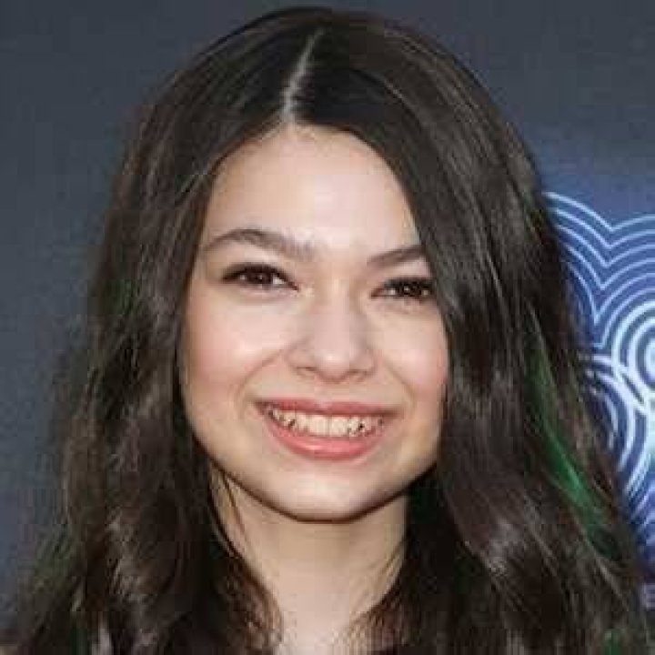 Nikki Hahn Bra Size, Age, Weight, Height, Measurements