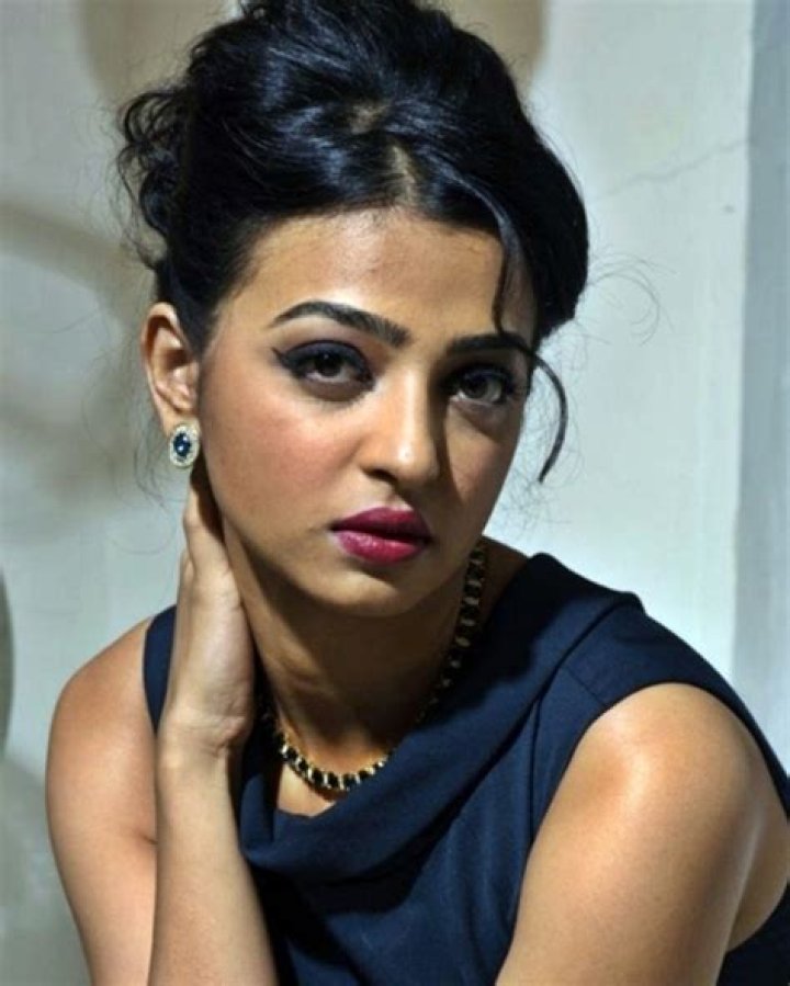 Radhika Apte Bra Size, Age, Weight, Height, Measurements