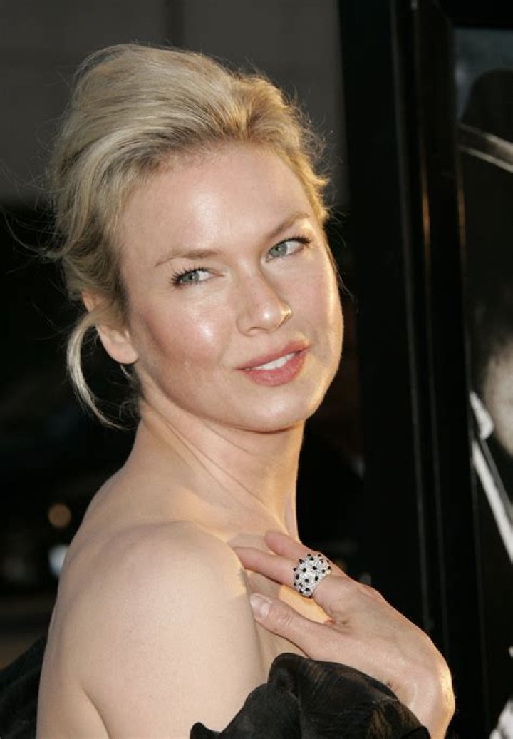 Samantha Smith Bra Size, Age, Weight, Height, Measurements