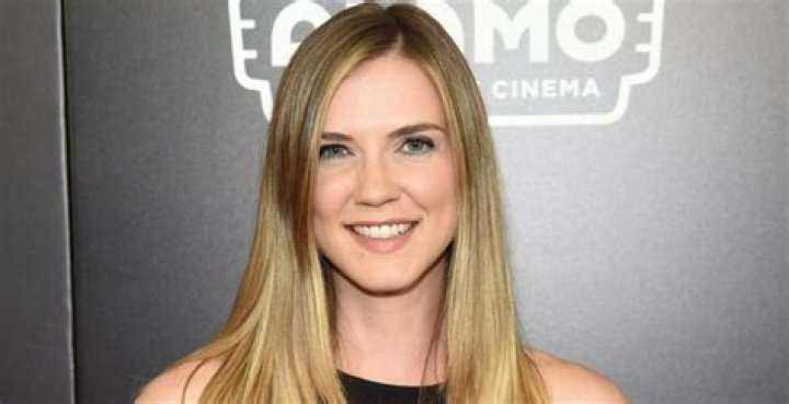 Sara Canning Bra Size, Age, Weight, Height, Measurements