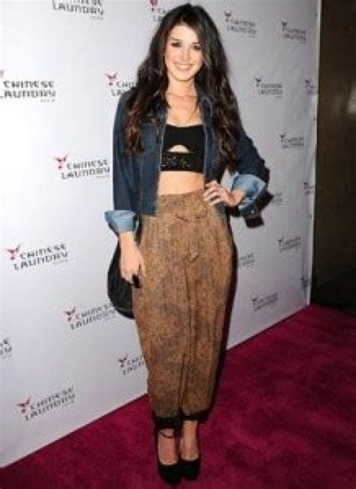 Shenae Grimes Bra Size, Age, Weight, Height, Measurements