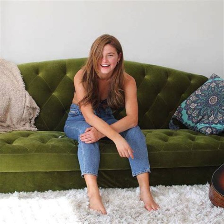 Stefanie Scott Bra Size, Age, Weight, Height, Measurements