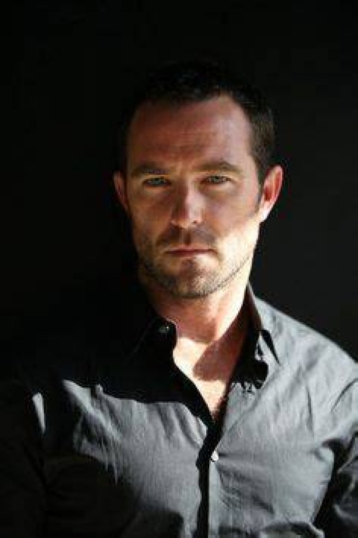 Sullivan Stapleton Age, Weight, Height, Measurements
