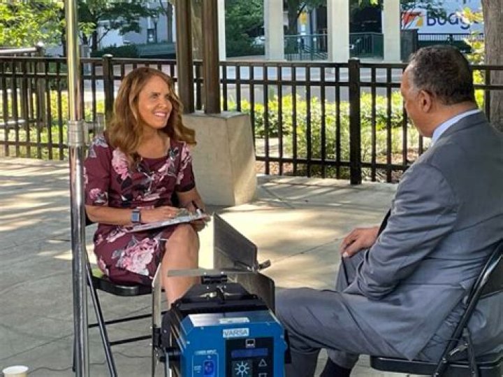 Does Suzanne Malveaux have a twin sister? 1 Suzette M. Malveaux