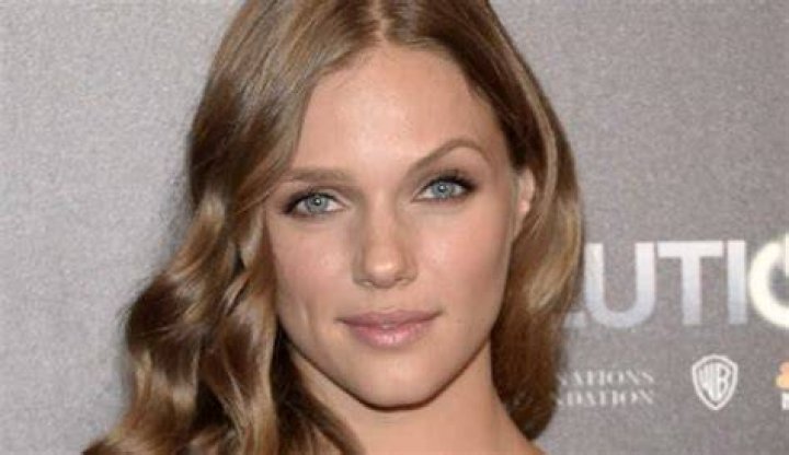 Tracy Spiridakos Bra Size, Age, Weight, Height, Measurements